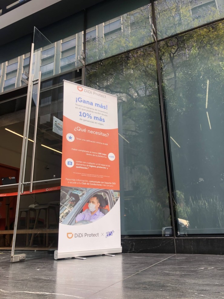 DiDi delivery worker recruitment promotion banner outside venue